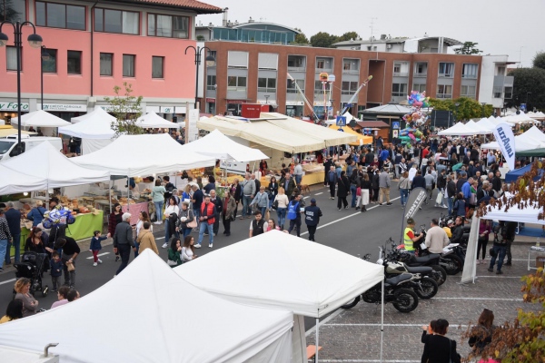 28^ FIERA DELLE ZUCCHE COME AI BEI TEMPI, UN SUCCESSO